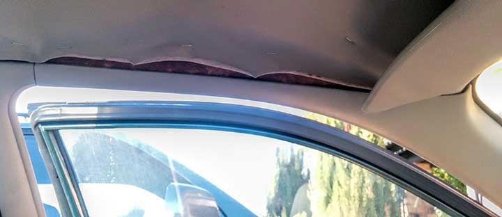 Cómo arreglar la tela del techo del coche que se cae