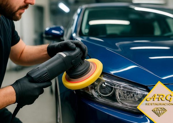 Aprende paso a paso cómo pulir y abrillantar la pintura del coche como un profesional: herramientas imprescindibles, productos recomendados, técnica correcta y errores que debes evitar para conseguir un acabado brillante y duradero
